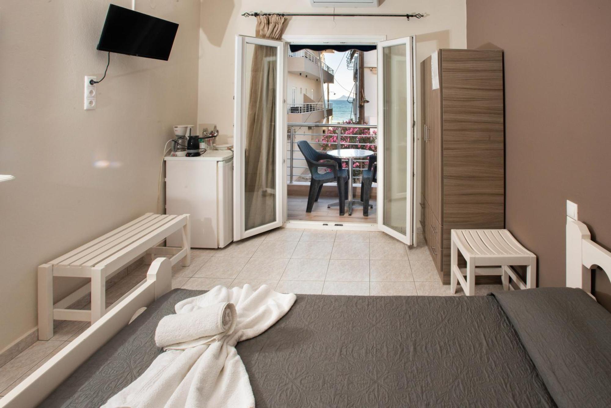 Lybian Sea Apartment Kalamaki  Exterior photo